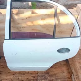 Puerta pelada hyundai accent año:1998