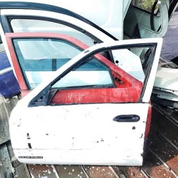 Puerta Nissan v-16 twimcan año:2000