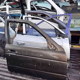 Puerta pelada Nissan v-16 twimcan año:2004