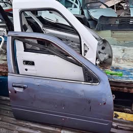 Puerta Nissan sentra año:2000