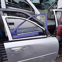 Puerta subaru legacy año:1995