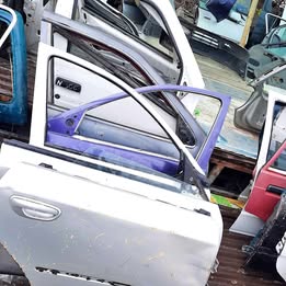 Puerta subaru legacy año:1997
