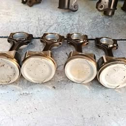 4 pistones con sus bielas Fiat fiorino 1.3 año:2007