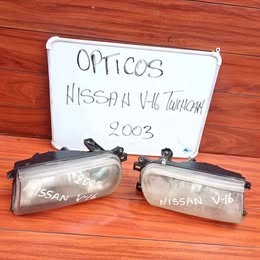 Dos ópticos delanteros Nissan v-16 año:2003