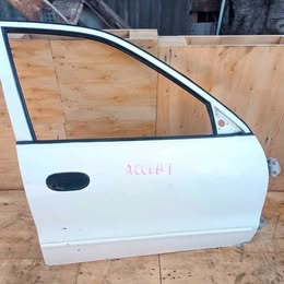 Puerta copiloto hyundai accent año:1998