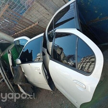 Chapa de puertas Nissan primera año 2000  Repuestos de automóviles