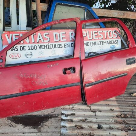 2 puertas chevrolet corsa 1.6 (para pintura )año:2005