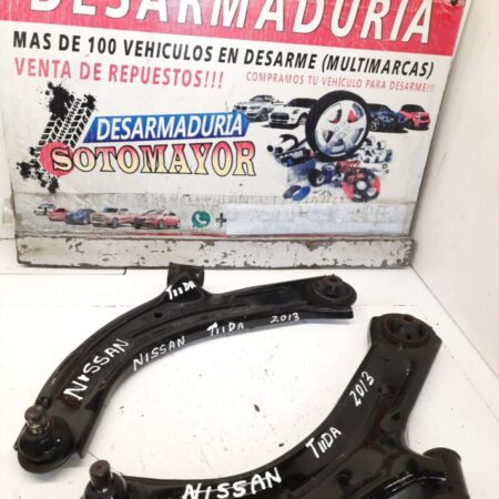 bandejas Nissan tiida año:2013